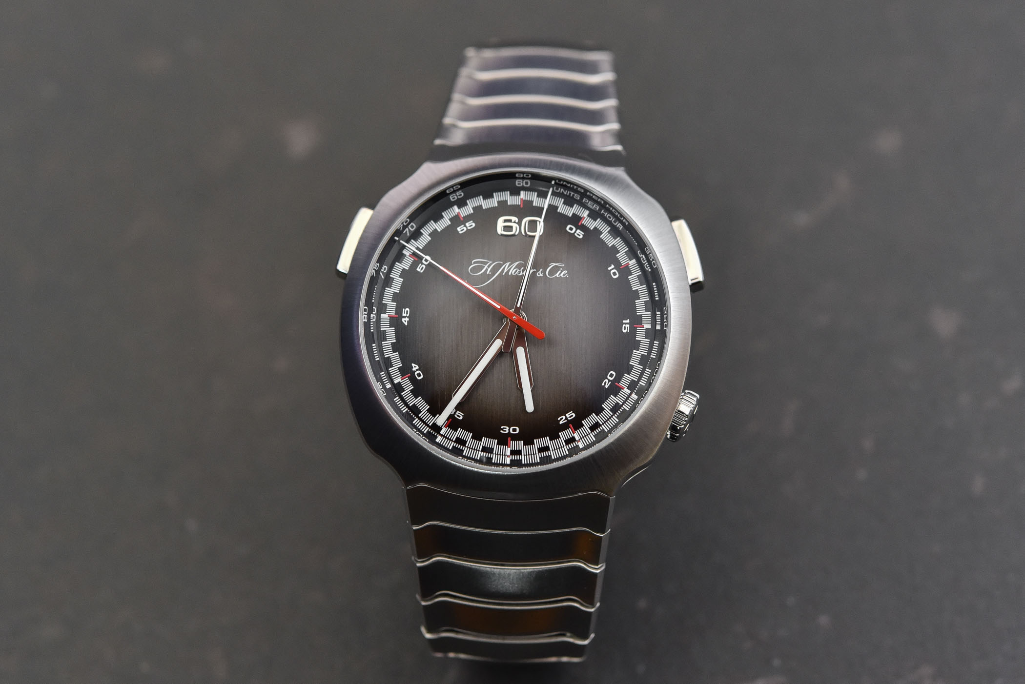 H-Moser-Cie-Streamliner-Flyback-Chronograph-Automatic-Review-18.jpg